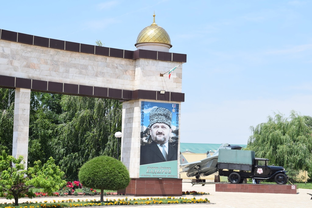 Парк ахмата кадырова. Мемориальный комплекс славы имени Ахмата Кадырова. Аллея славы Грозный. Станица Ермаковская Ростовской.