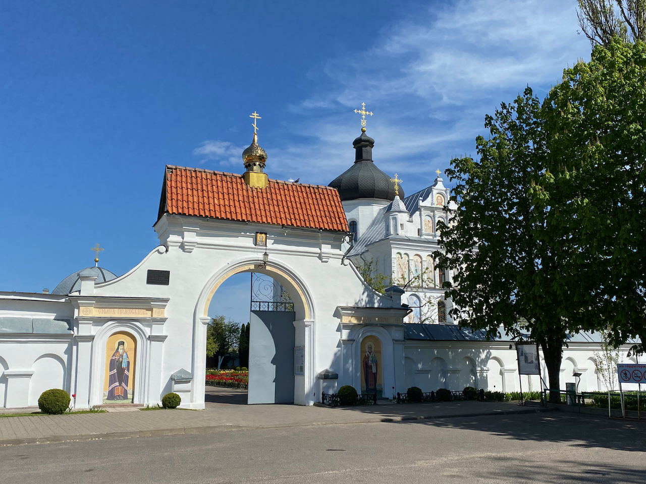 Никольский монастырь в Могилеве, монета и Подниколье